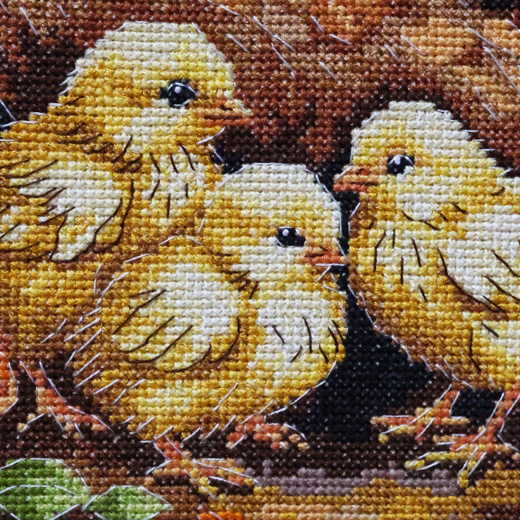 Cross-stitch kit - Hen in the Yard AH-326-4