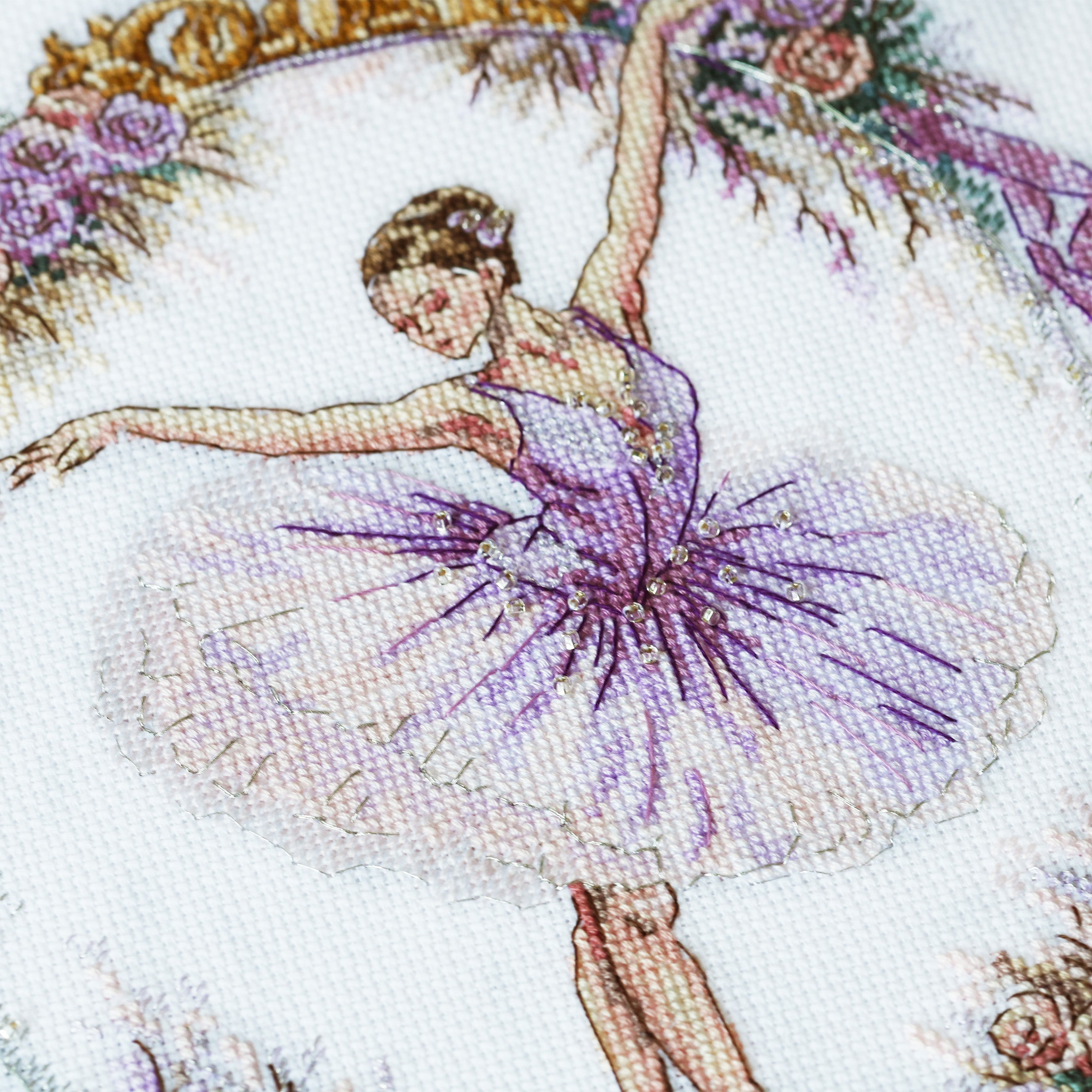 Cross-stitch kit - The Embodiment of Grace AH-329-3