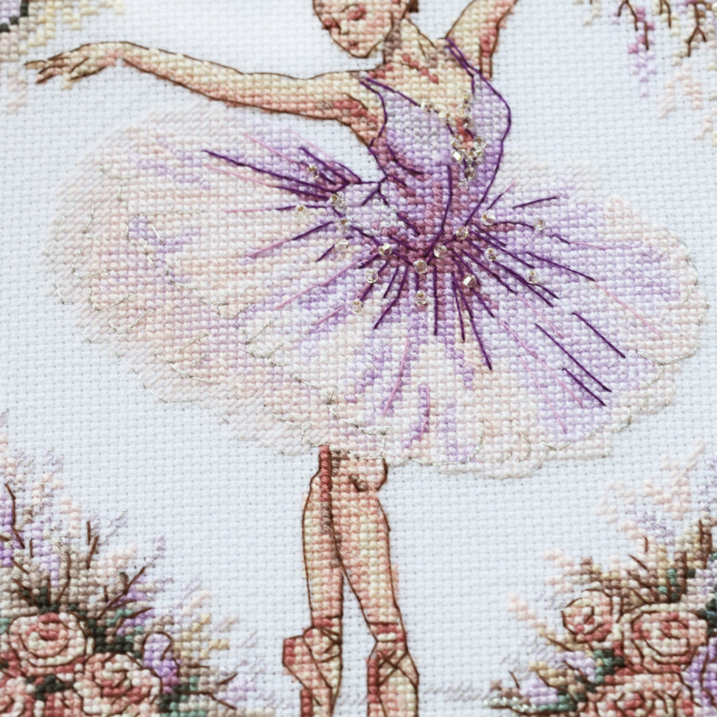 Cross-stitch kit - The Embodiment of Grace AH-329-4