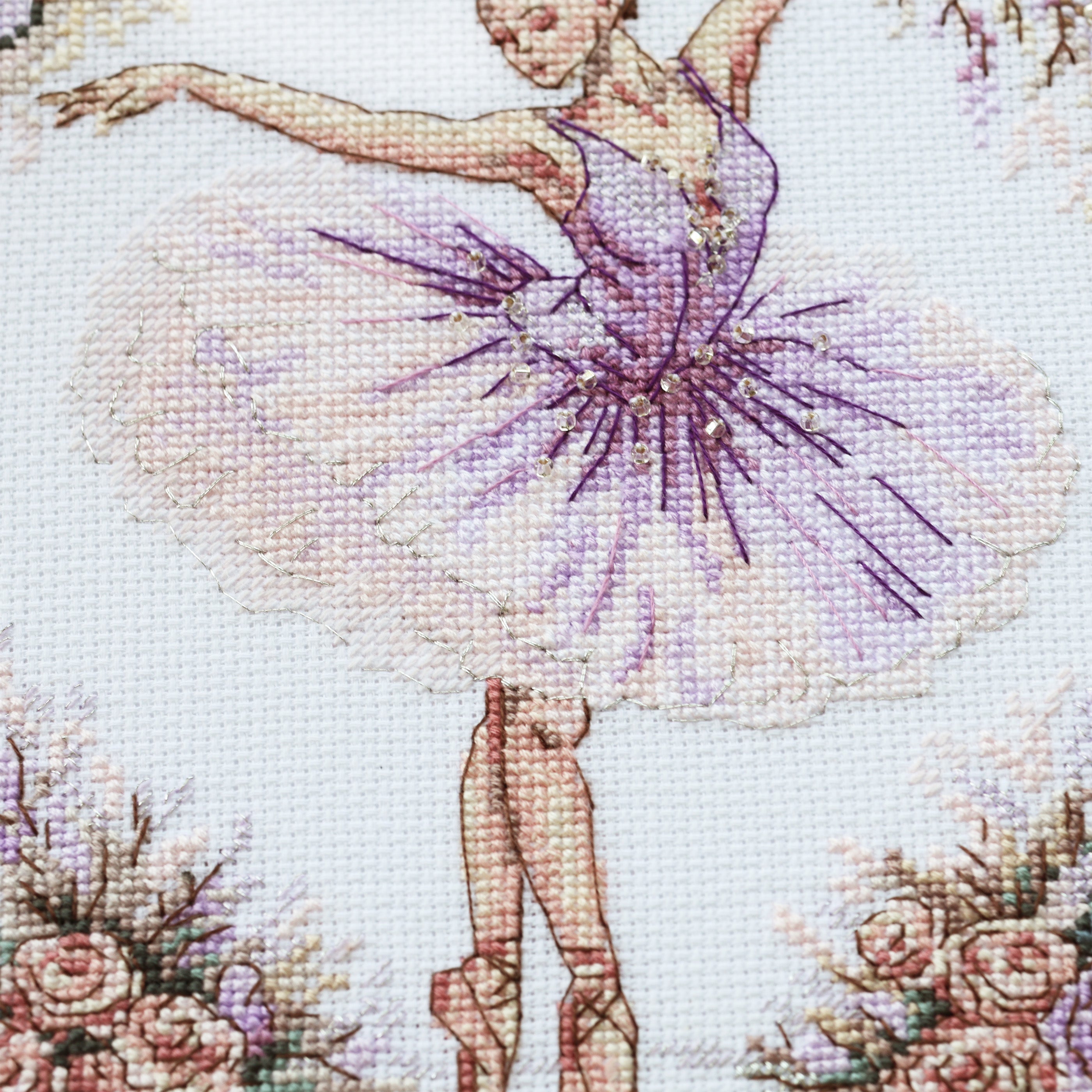 Cross-stitch kit - The Embodiment of Grace AH-329-4