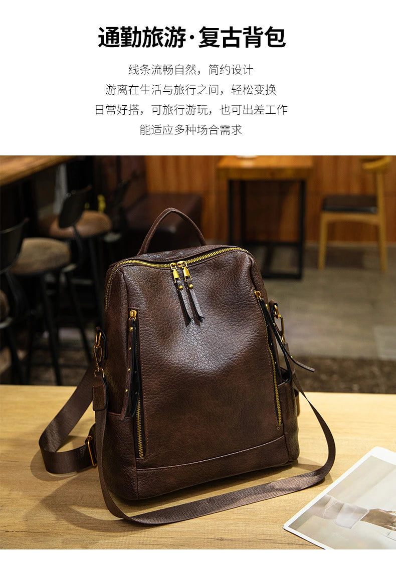 A dark brown textured leather backpack with gold-tone zippers and hardware, displayed on a wooden table in a cafe setting. The image includes Chinese promotional text at the top.