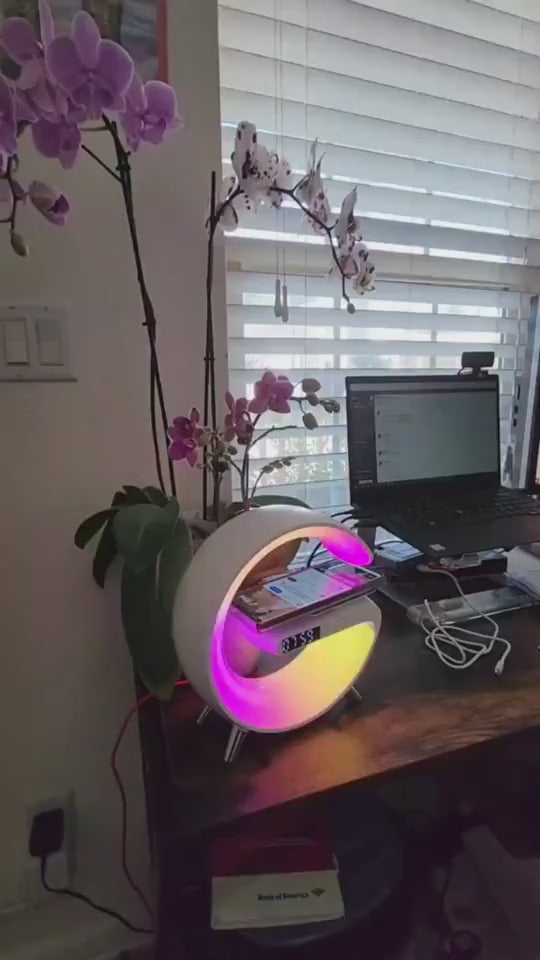 white-wireless-charger-lamp.mp4